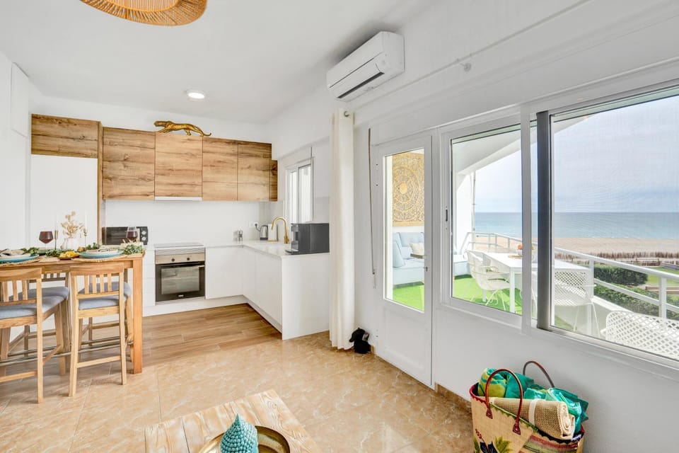 Natural landscape, View (from property/room), Balcony/Terrace, Kitchen or kitchenette, Seating area, Dining area, Beach, Communal kitchen, Sea view, Breakfast, dishwasher, kitchen, air conditioner