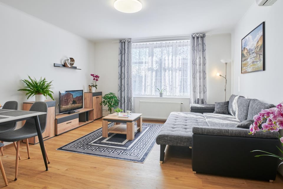 Communal lounge/ TV room, Living room, Seating area