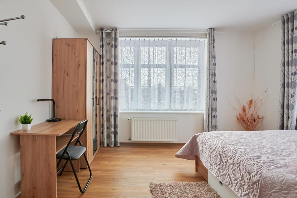 Bed, Bedroom, internet, wardrobe