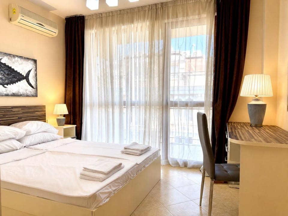 Bed, Seating area, Bedroom, towels, air conditioner