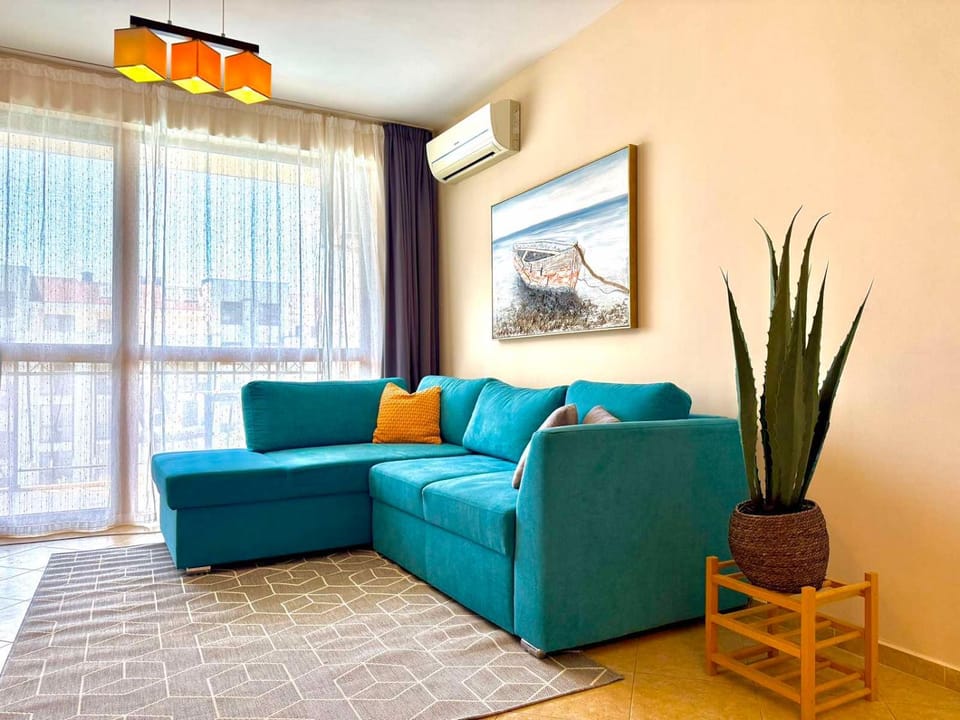 Kitchen or kitchenette, Food and drinks, Dining area, Food, oven, stove