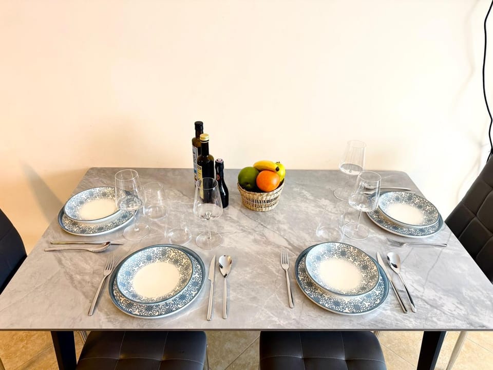 Food and drinks, Dining area, Drinks, Alcoholic drinks