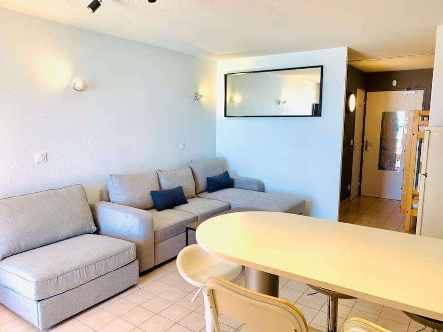 557 Cap Corniche Front de mer Clim Parking Apartment in Occitanie