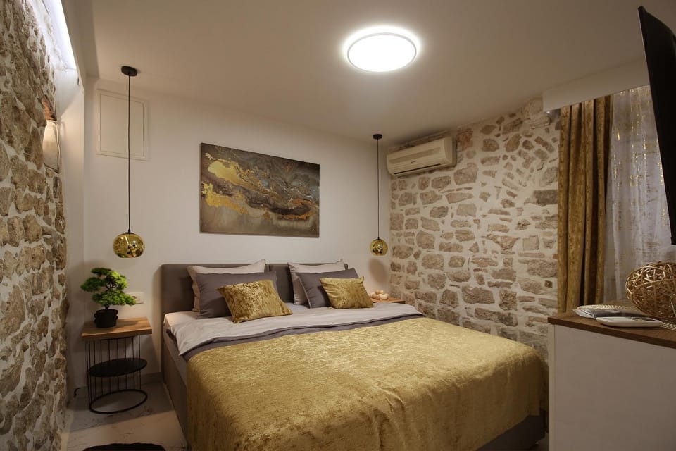 Bed, Bedroom, air conditioner