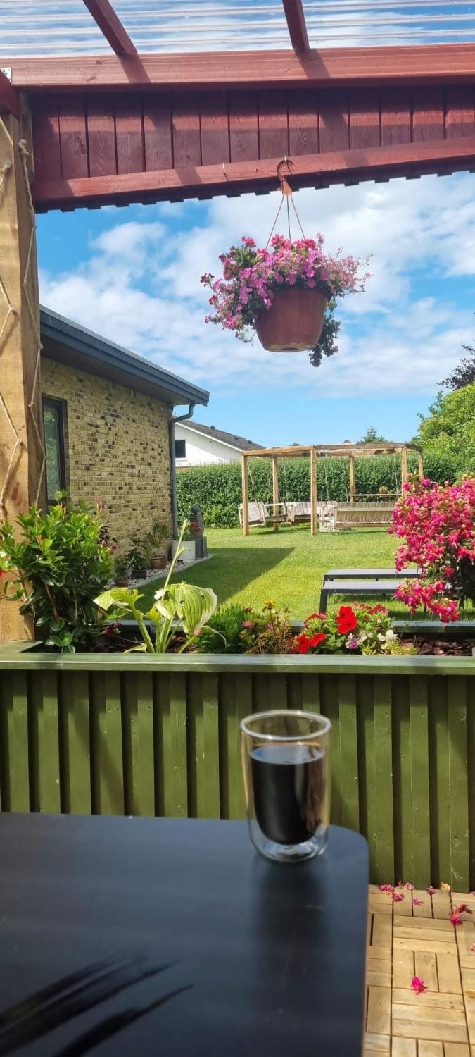 Spring, Day, Garden, View (from property/room), Balcony/Terrace, Dining area, Garden view