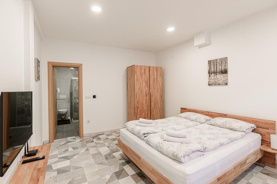 Communal lounge/ TV room, Bed, TV and multimedia, towels