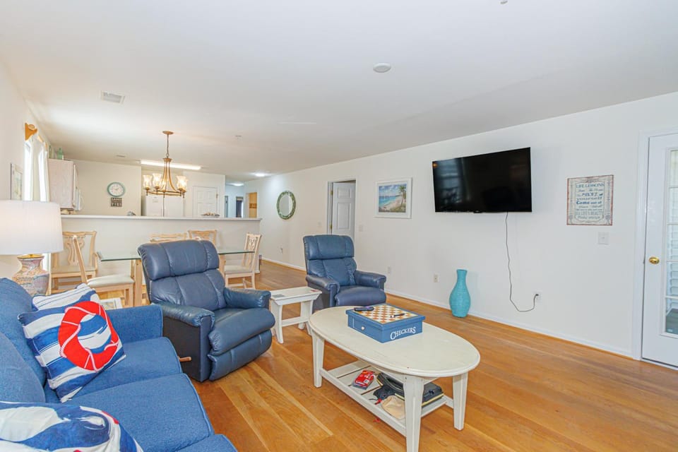 Stunning 3 Bedroom Condo-Recently Renovated-Fairways Unit D House in Carolina Forest