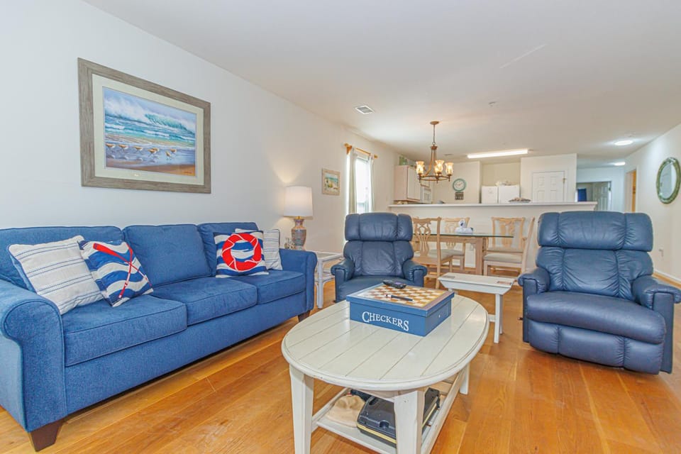 Stunning 3 Bedroom Condo-Recently Renovated-Fairways Unit D House in Carolina Forest