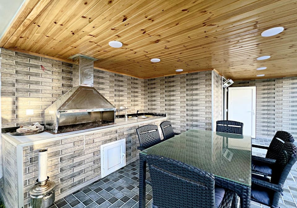 Kitchen or kitchenette, Living room, Seating area, Dining area, pet friendly, stove