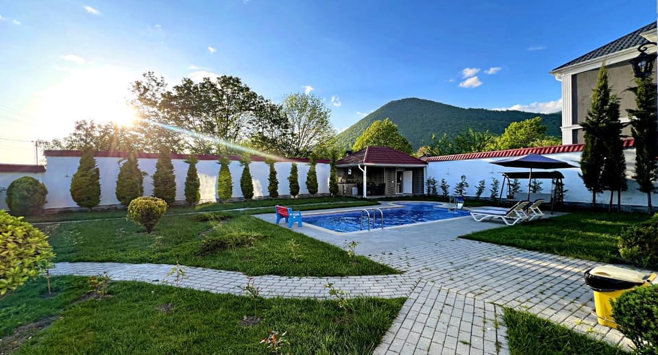 Property building, Nearby landmark, Spring, Day, Natural landscape, Garden, Garden view, Mountain view, Pool view, Swimming pool, sunbed