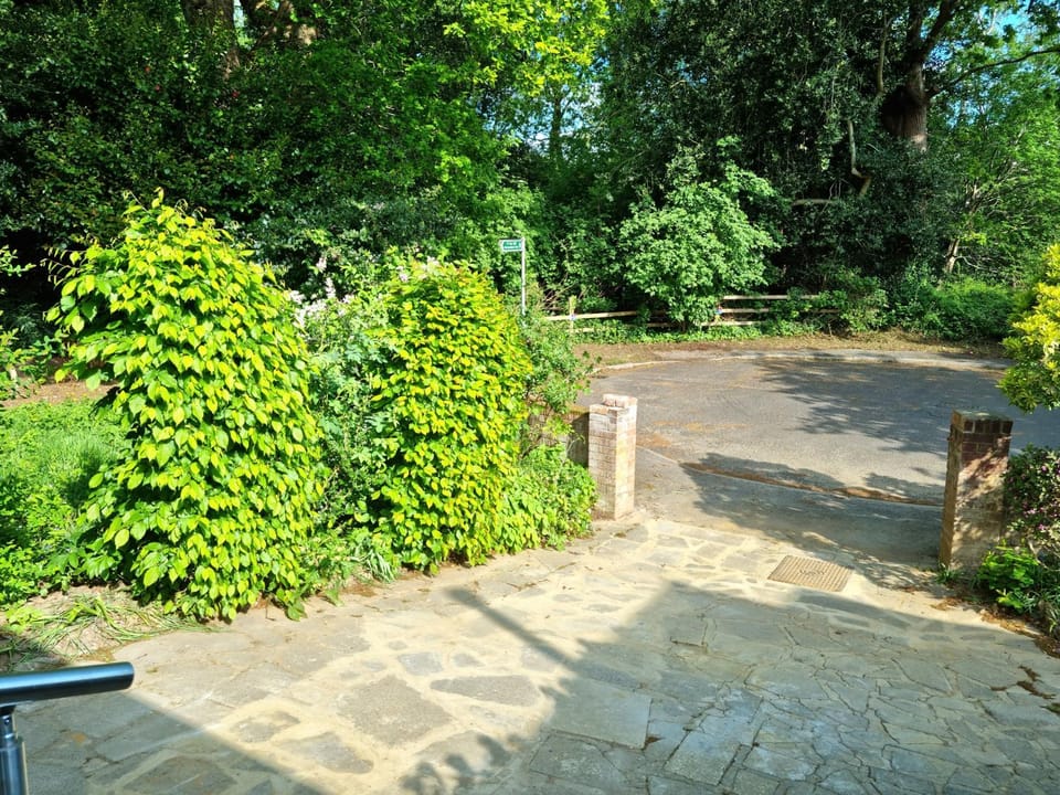 Garden view, Street view