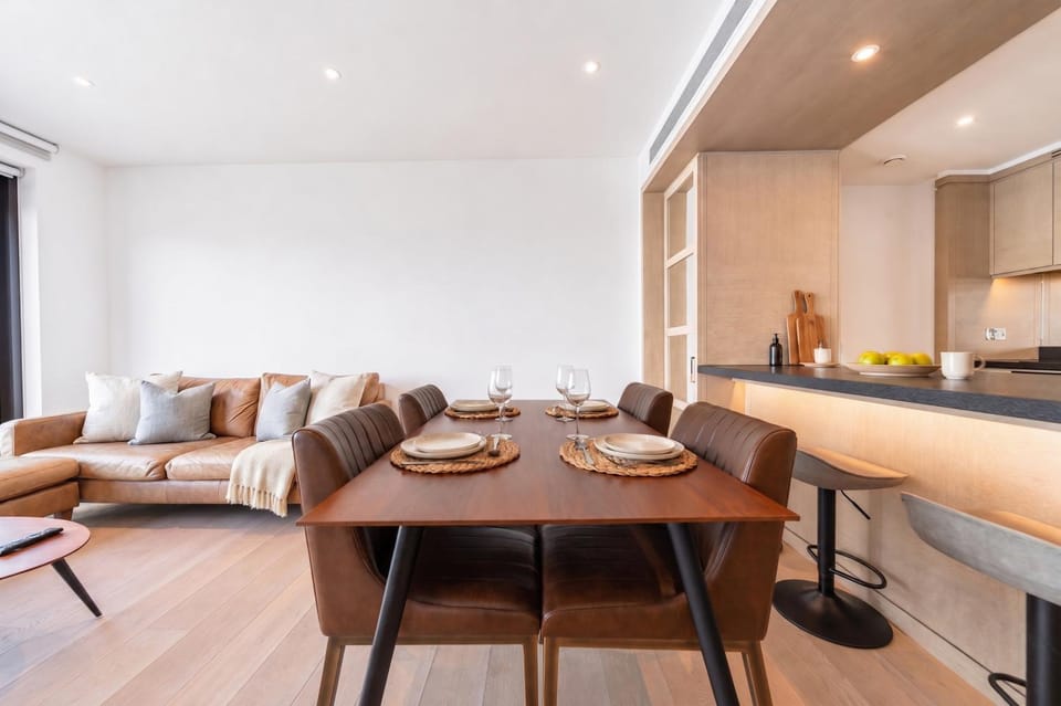 Kitchen or kitchenette, Living room, Seating area, Dining area