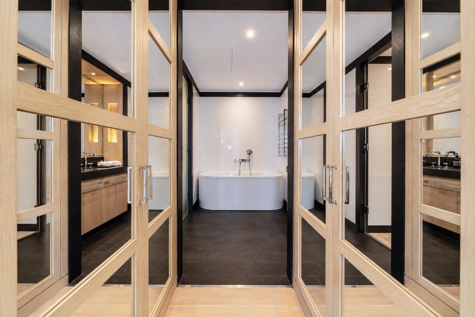 Hot Tub, Bathroom