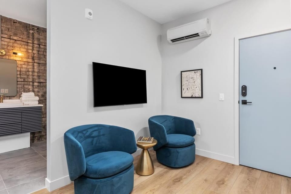 King suite with walking distance to night life Apartment in Grand Rapids