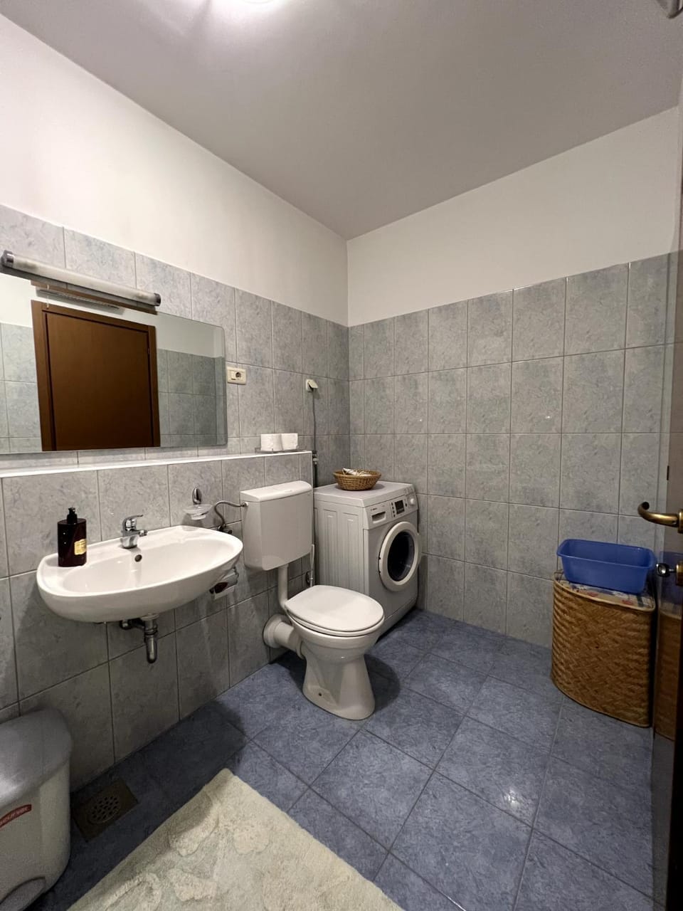Toilet, Bathroom, bidet, towels
