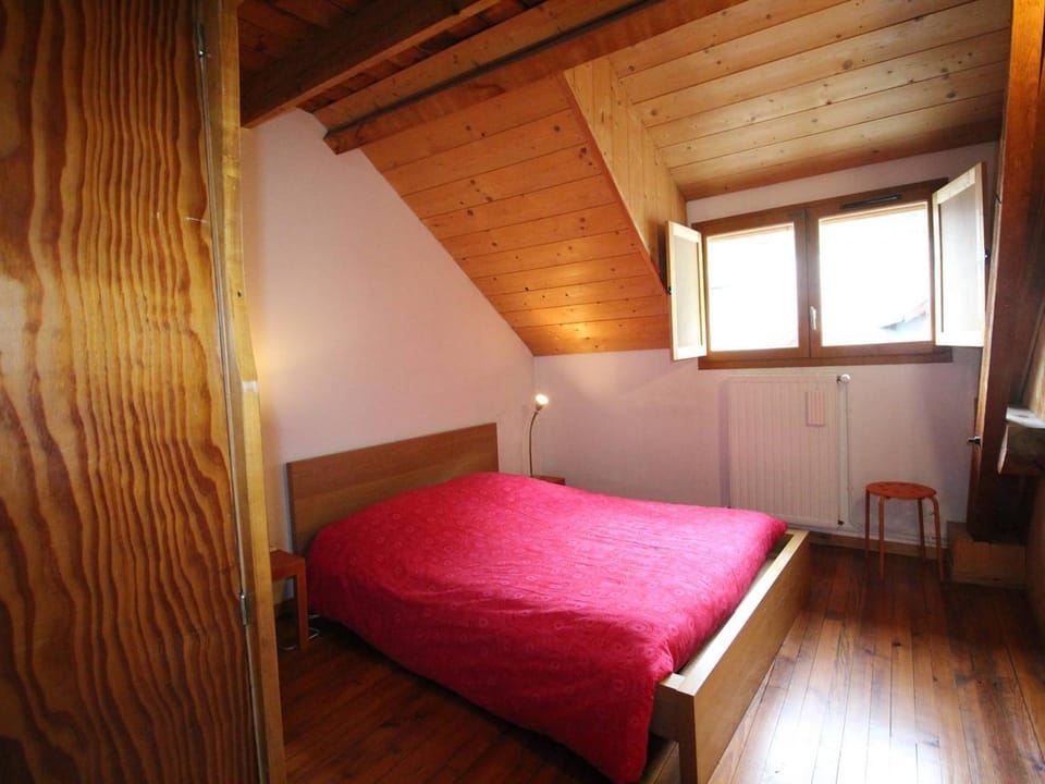 Duplex 140 m² pour 8 pers. à Luchon proche télécabine et thermes, tout confort, wifi, animaux OK - FR-1-313-231 Cabin in Catalonia