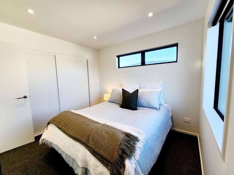 Contemporary Home with Carpark - Close to CBD! Apartment in Christchurch