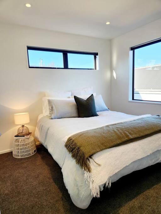 Contemporary Home with Carpark - Close to CBD! Apartment in Christchurch