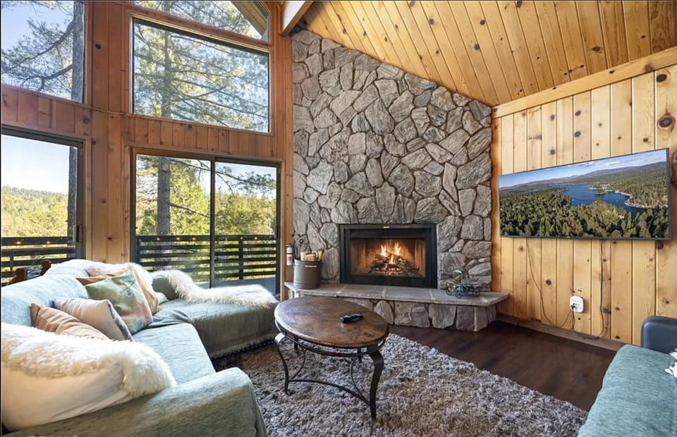 Mountain view, fireplace