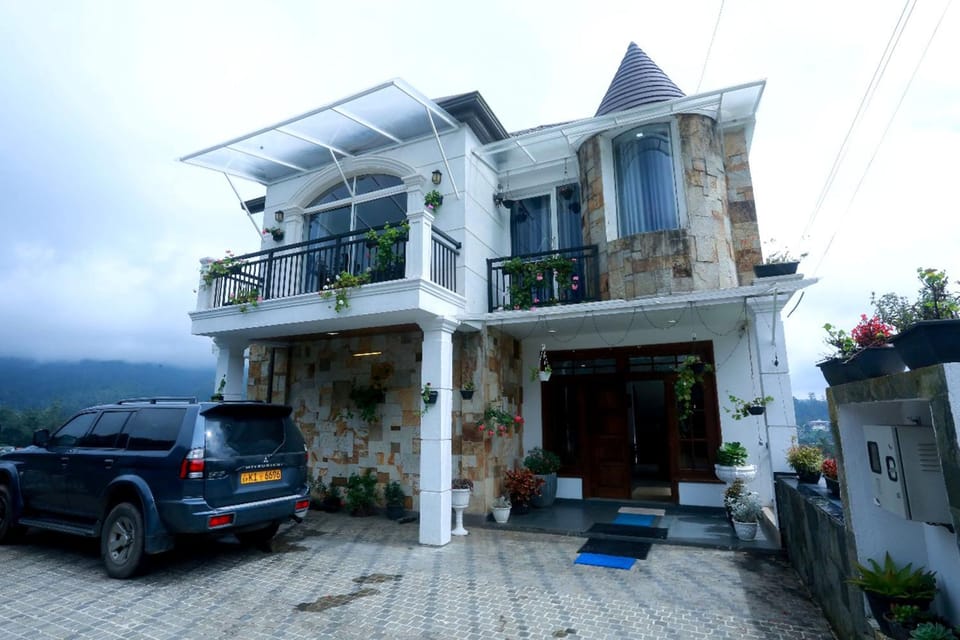 Property building, Natural landscape, Parking