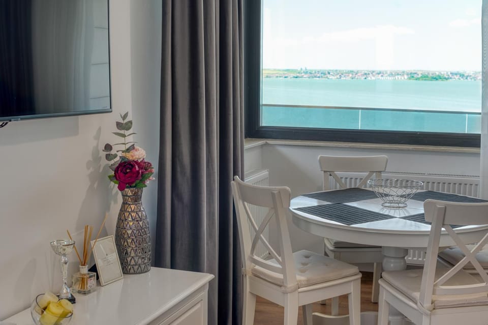 Natural landscape, View (from property/room), Living room, Dining area, Lake view