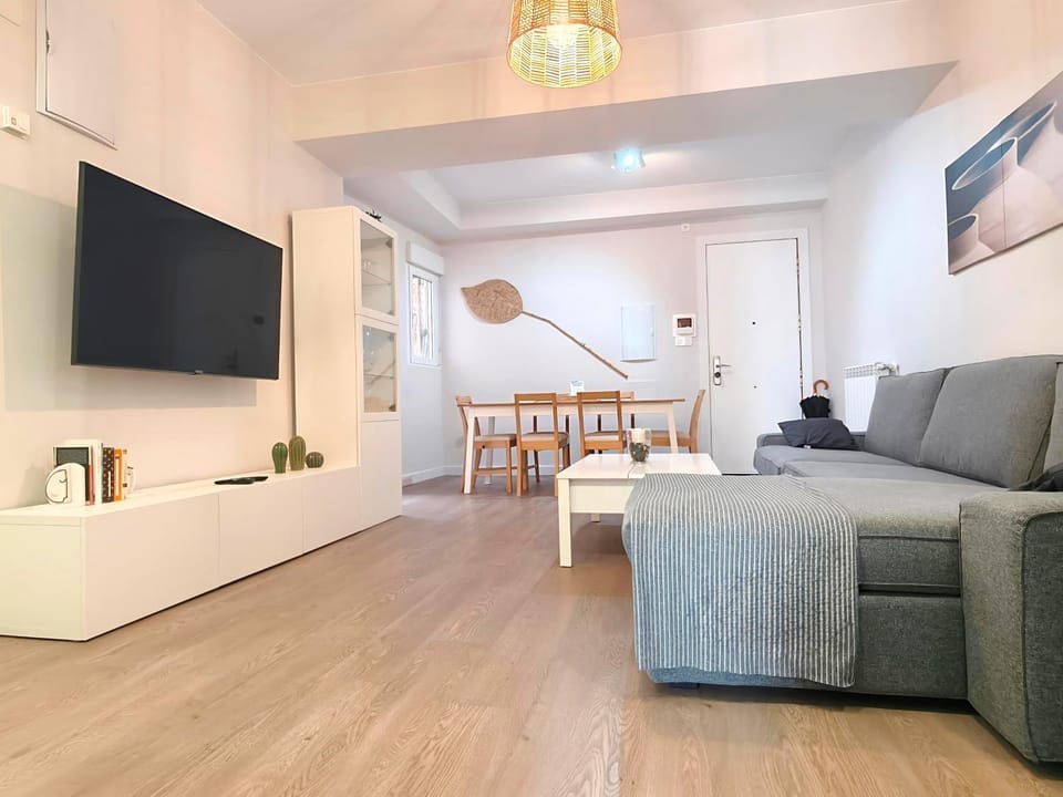 TV and multimedia, Living room, Dining area
