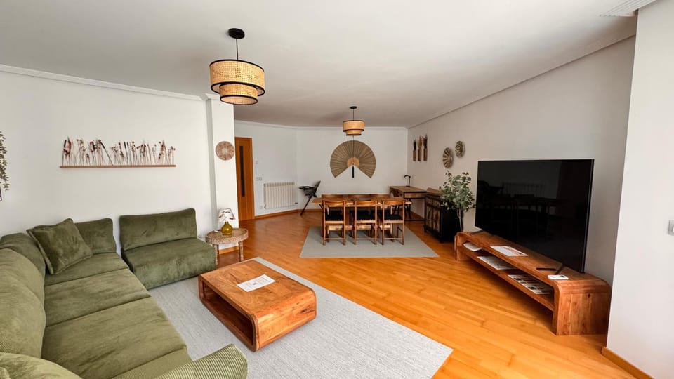 TV and multimedia, Living room, Dining area