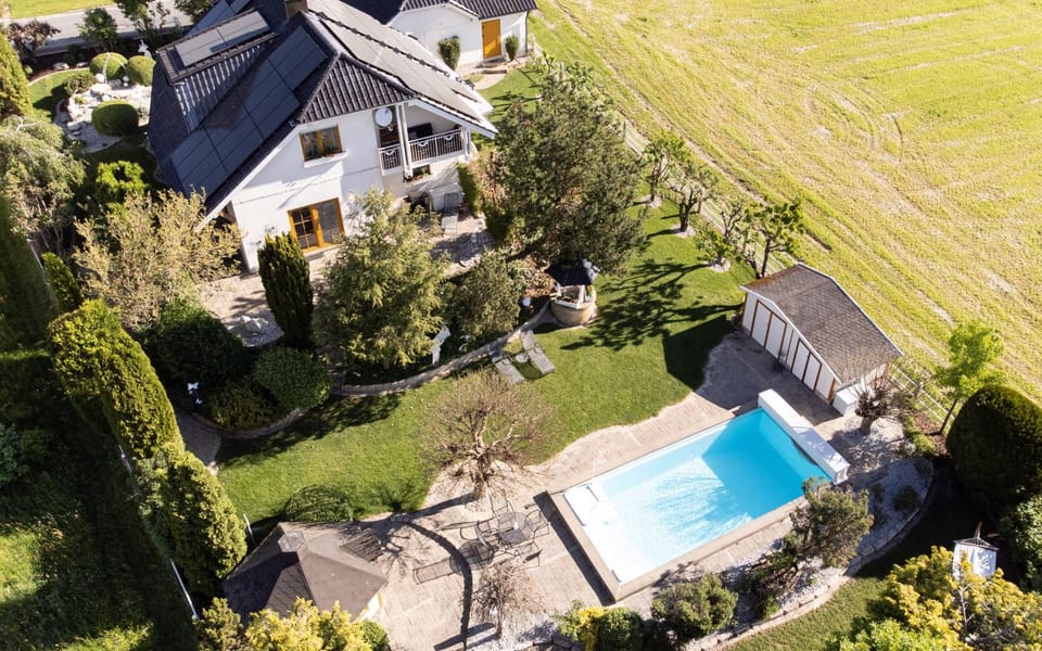 Property building, Bird's eye view, Garden, Garden view, Pool view