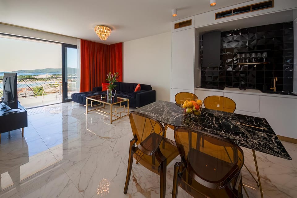 Living room, Dining area