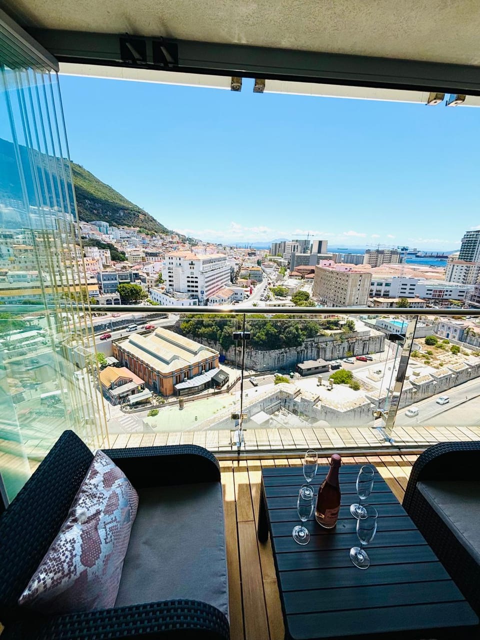2BR Modern Ocean Village with pools and Amazing Views Apartment in Gibraltar