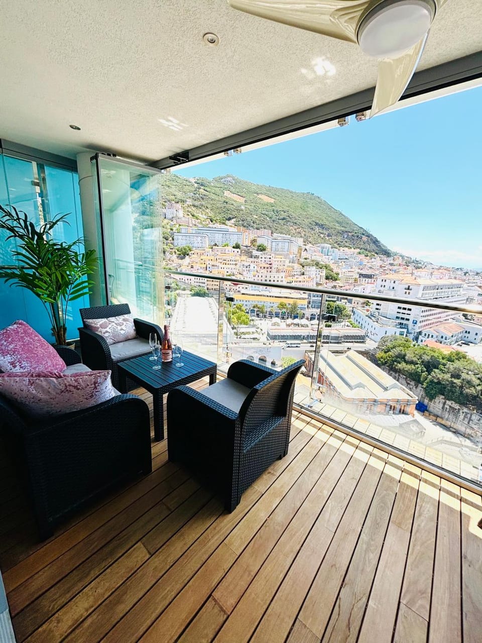 2BR Modern Ocean Village with pools and Amazing Views Apartment in Gibraltar