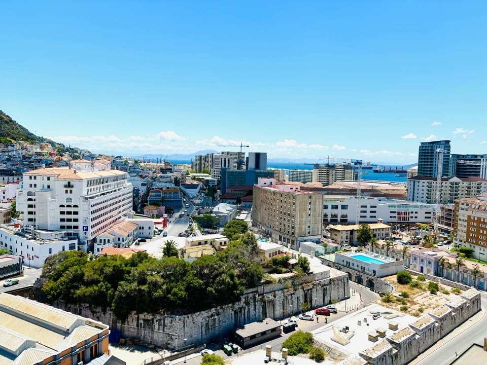 2BR Modern Ocean Village with pools and Amazing Views Apartment in Gibraltar
