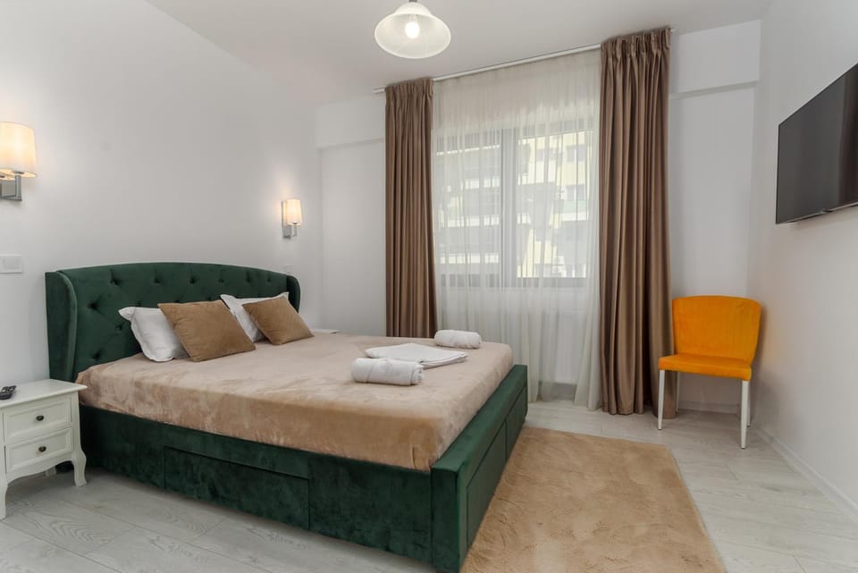 Bed, TV and multimedia, Photo of the whole room, Bedroom, towels