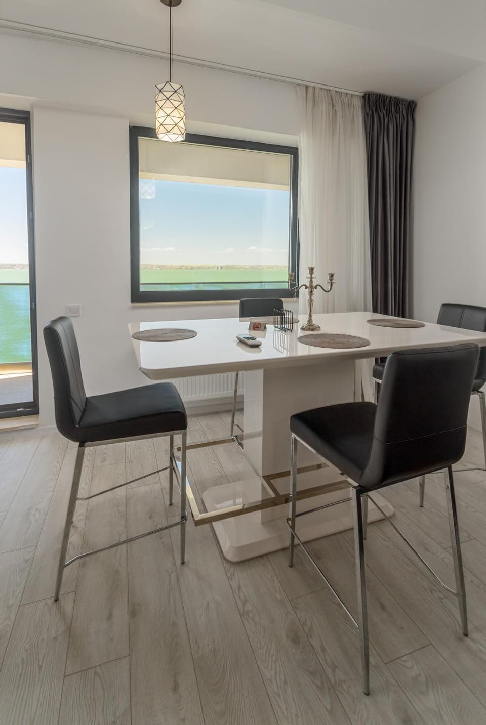 Living room, Dining area, Lake view