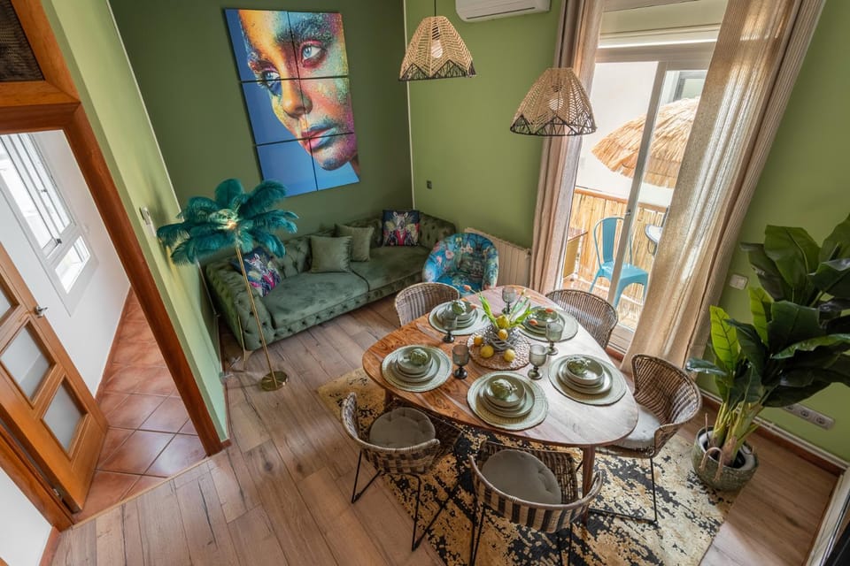Living room, Seating area, Dining area