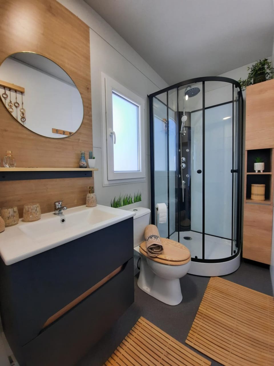 Shower, Toilet, Bathroom