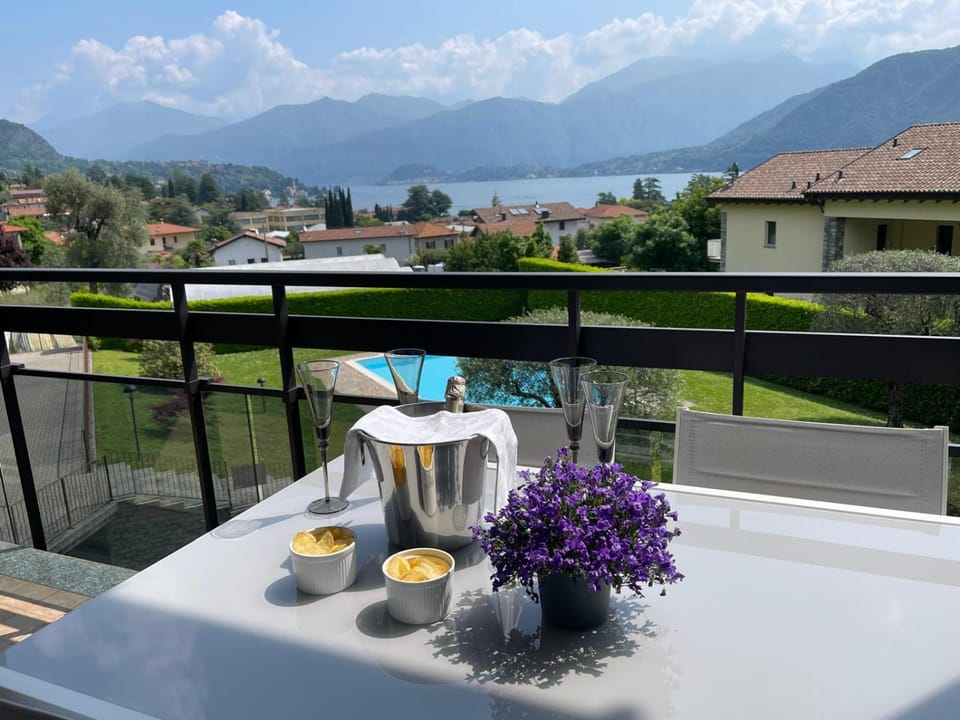 Balcony/Terrace, Lake view, Mountain view