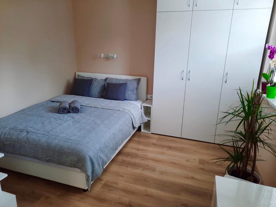 Bed, Bedroom, wardrobe