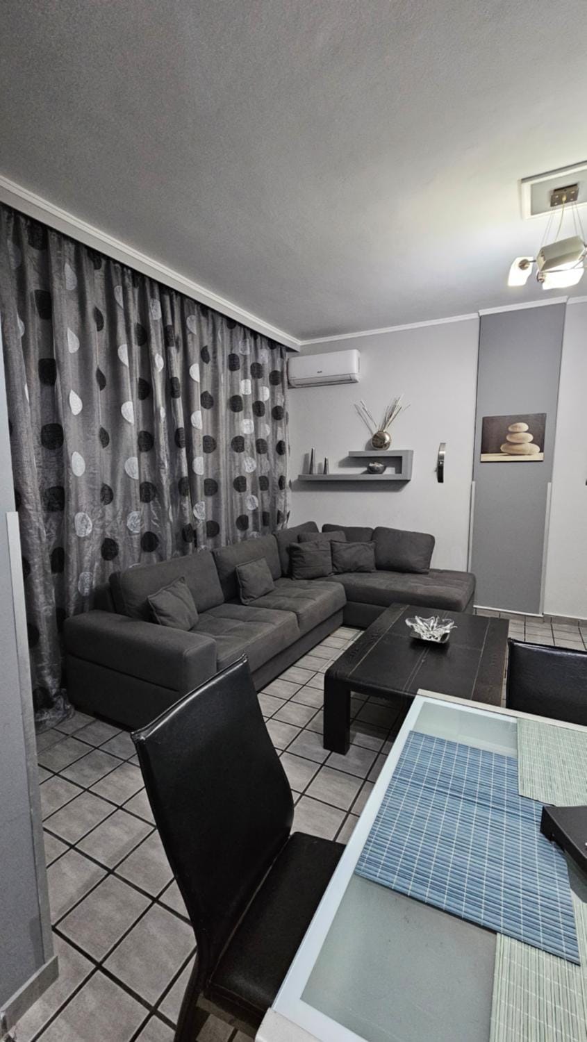 Mani's Family Lake Home Apartment in Tirana