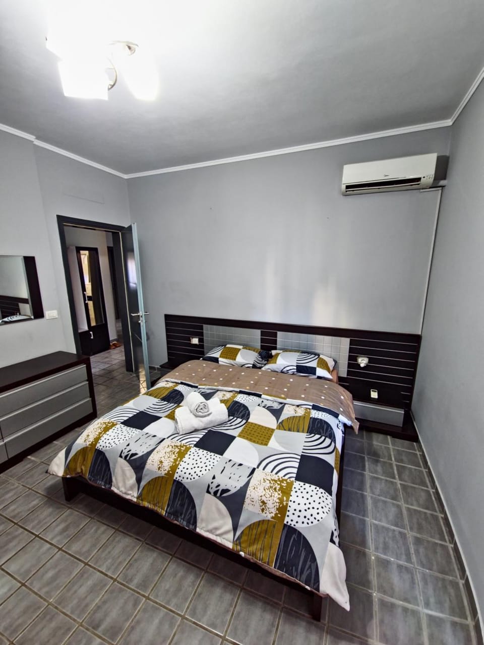 Mani's Family Lake Home Apartment in Tirana