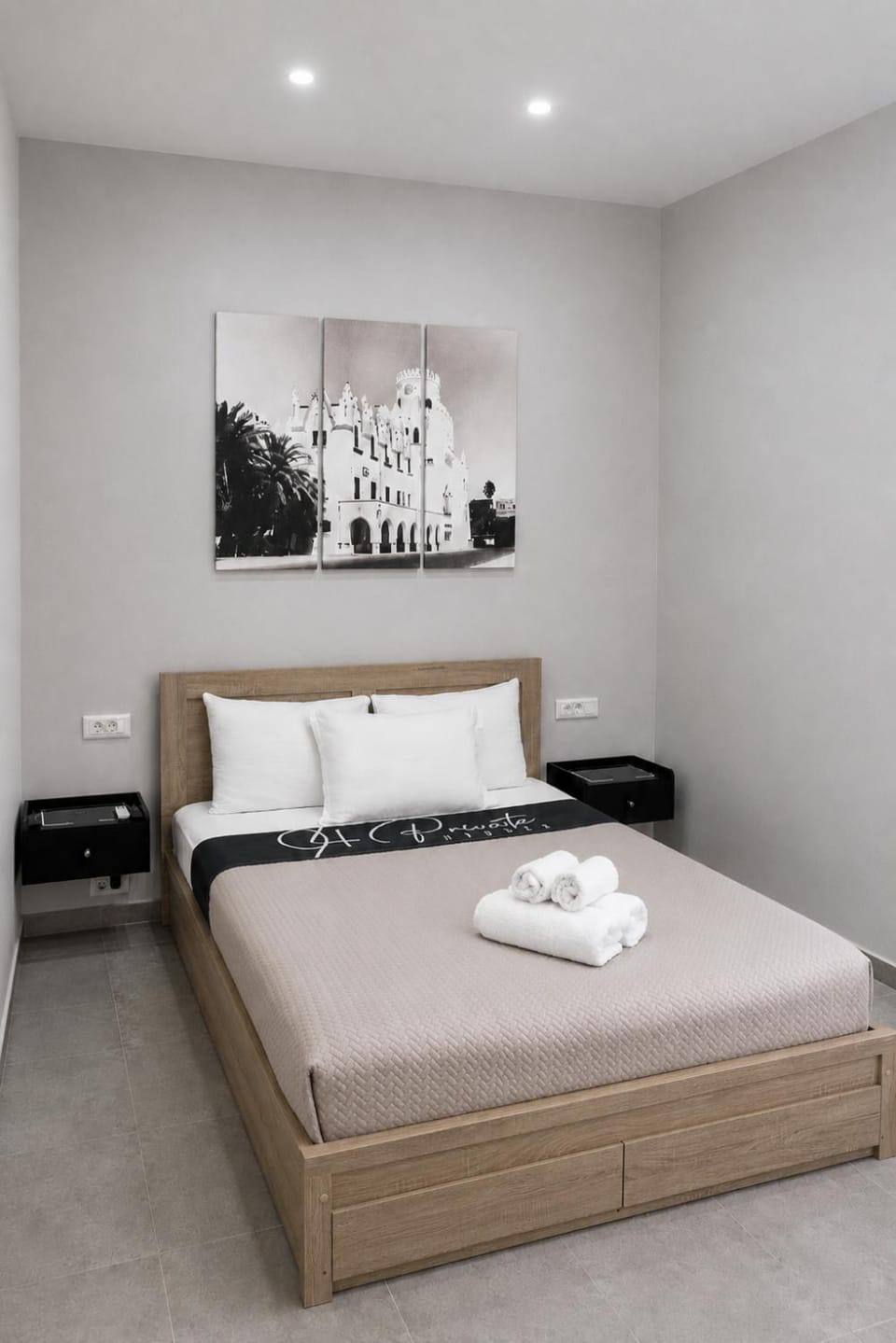 Bed, Bedroom, towels