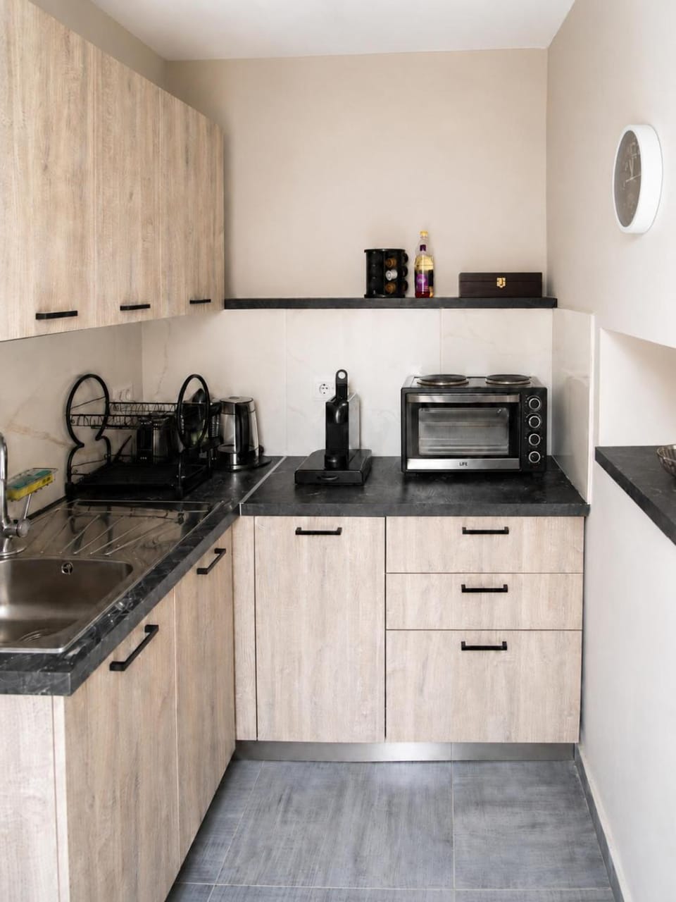 Coffee/tea facilities, Kitchen or kitchenette, oven, toaster