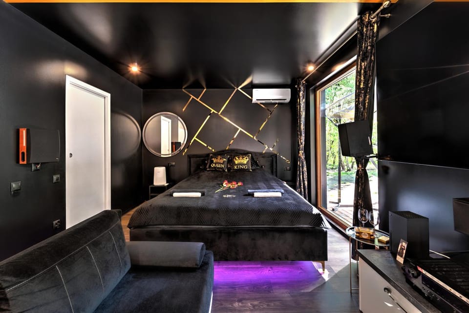 Communal lounge/ TV room, Living room, Photo of the whole room, Seating area, Bedroom, air conditioner
