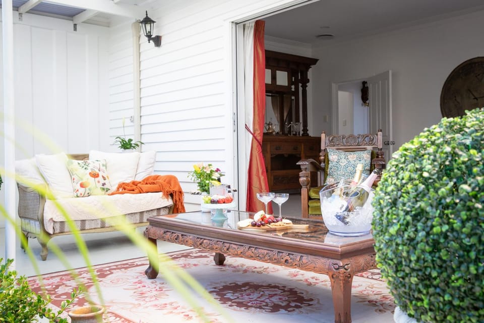 Patio, Spring, Garden, Living room, Food and drinks, Seating area, Garden view, Drinks