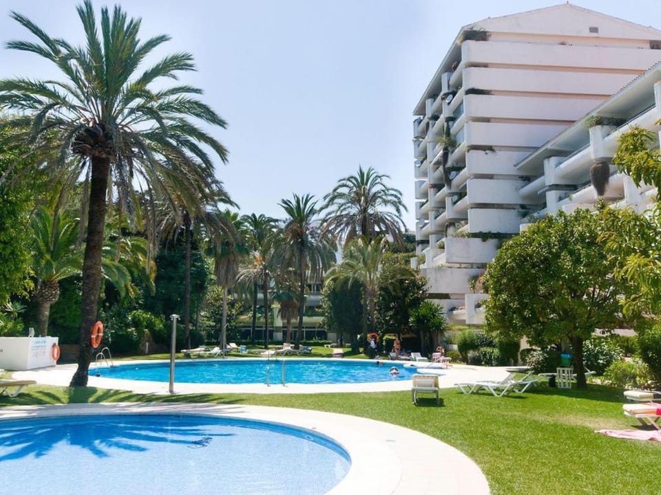 Property building, Day, Pool view, Swimming pool, sunbed