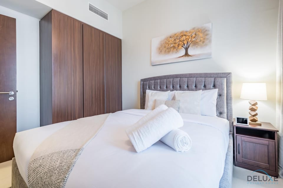Bed, Photo of the whole room, Bedroom, towels, wardrobe