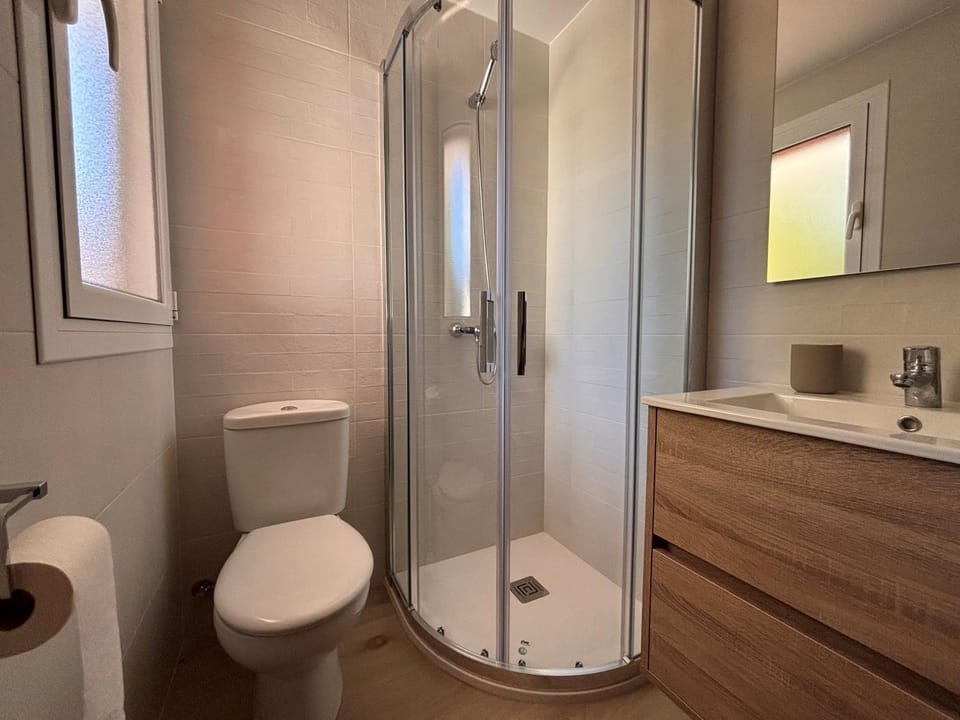 Shower, Toilet
