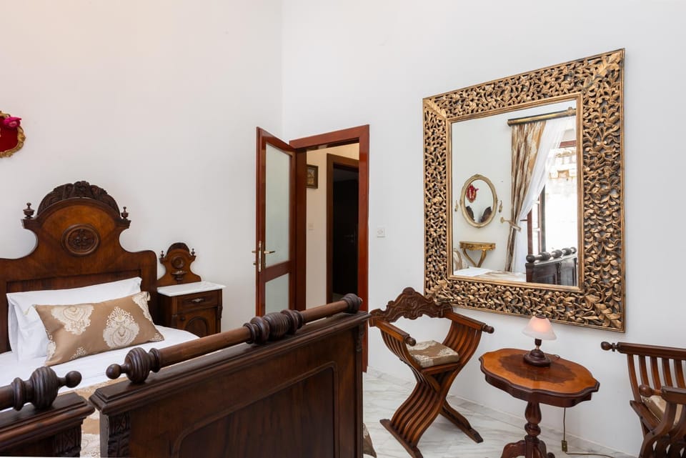 Seating area, Bedroom