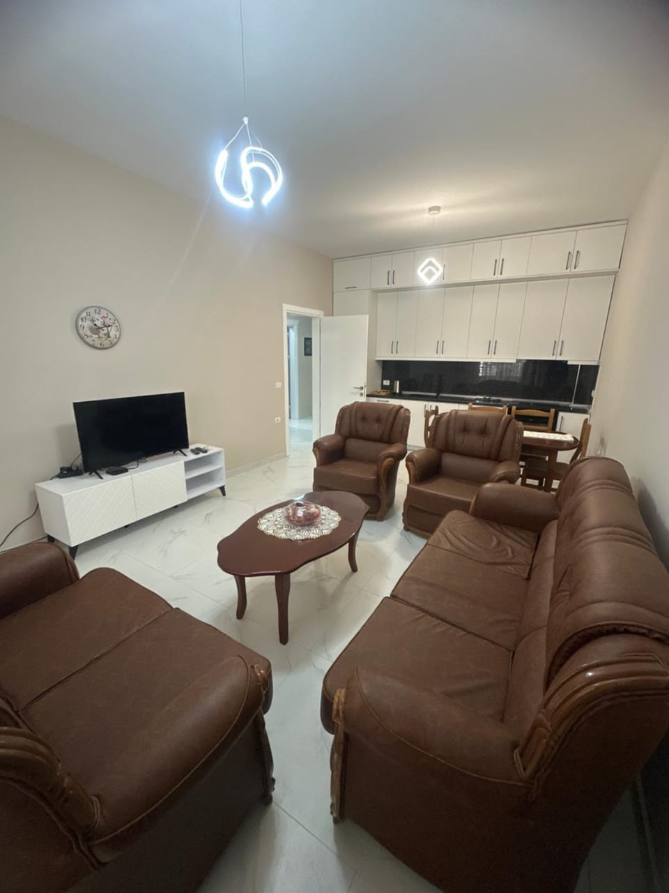 Communal lounge/ TV room, TV and multimedia, Kitchen or kitchenette, Living room, Seating area, Evening entertainment