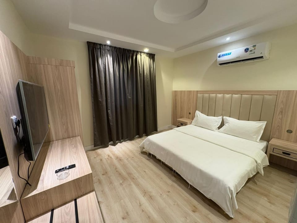 Communal lounge/ TV room, Bed, TV and multimedia, Photo of the whole room, Bedroom, hair dresser